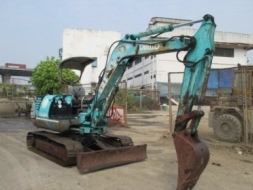 ขายรถขุด KOBELCO. SK045  คอลโทลสั้น  น้ำมัน ปั้มนิ้ว