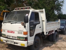 ISUZU NKR66E 135 แรง ดั้ม 3 คิว หัวบาง ยางดี คัสชีสวย เล่มทะเบียน