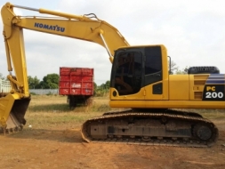 ขายรถแบคโฮ KOMATSU PC-200-8 ปี.2008  อิมวอย 13000 กว่า ช.ม ราคา.1700000 ต่อรองคับ สนใจโทรจองเลย