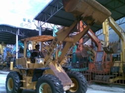 ต้องการขายรถตักล้อยางยี่ห้อ komatsu-wa100-1รถนอกสภาพดีมากๆนำเข้าจากญี่ปุ่น