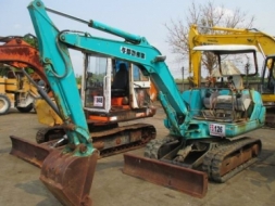 ขายรถขุด KOMATSU รุ่น : PC30-7 ซีเรียล. : 25118 เครื่องยนต์ : 3D84-2E-28744  ปี : 1993.