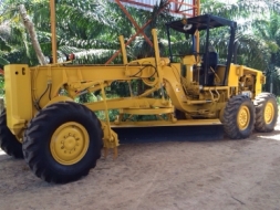 ขายรถเกรดKOMATSU-GD611-A-1รถทํางานได้4พันกว่าชั่วโมง