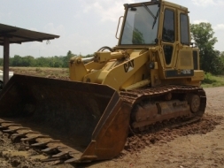 ขายรถตักตีนตะขาบ CAT 953 ตักได้ 6 คิว ถึง 8 คิว สามารถตักดินได้ ถอดใบตักออก สามารถใส่ใบเกรดดินได้ รถ