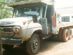 ISUZU TX 185 HP PD6 รถหัวยาวสิบล้อเพลาเดียว ช่วงล่างเพลาเดียวของ FUSO เทรลเลอร์ท้ายลาดขึ้นรถแบ็คโฮร