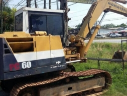 KOMATSU  pc60-3ติดหัวเบเกอร์เจาะพร้อมบุ้งกี้ราคา425,000