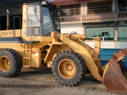 ขายรถตักล้อยาง KOMATSU WA200-1 (สภาพดี ราคาถูก)