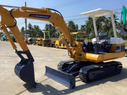 รถขุด แบคโฮล KOMATSU PC30-5 ทำสีใหม่ นำเข้า มือสองญี่ปุ่น