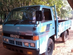 ISUZU.  NKR4ล้อ