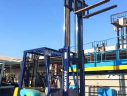 ขายFORKLIFT KOMATSU FD15-14 ดีเซล 1.5 ตัน เสา 3 เมตร ราคา 150,000 บาท