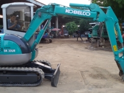 ขายรถขุดเล็ก KOBELCO SK-30UR  เครื่องดี ระบบดีปั้มดี ระบบไฟฟ้าใช้งานได้ปกติ มีเซนเซอร์วัดระดับความลึ