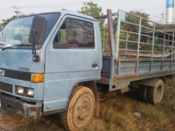 ขายรถบรรทุก6ล้อisuzu npr เครื่องดี คัชซีไม่ผุ