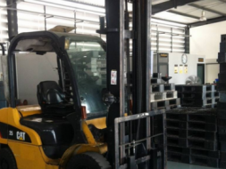 จำหน่าย Forklift CAT ดีเซล DP25N (ยุโรป) เสา 5 เมตร เกียร์ออโต้ ปี 2004