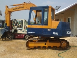 ขายรถแบคโฮ KOMATSU 60 รุ่น 5 รถจากลานประมูล ติดต่อยุด 081-987-0866