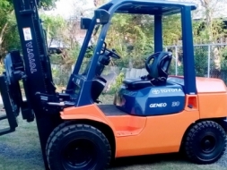 ขายFORKLIFT:TOYOTA:7FD30เสา4.7ม.:งาหมุน:เสา3ท่อนรถนอกแท้