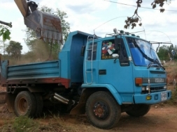 ขายด่วนISUZUROCKY195หกล้อดั้มยาง900สภาพพร้อมใช้งานสุดๆราคาเบาๆโทร0843923995