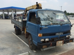 ISUZU. NPR57Lเครื่อง4BC2เครน2.5