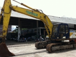 รถขุด ยี่ห้อ KOBELCO รุ่น SK200-1 S/N 10XXX นำเข้า ไม่เคยใช้งานในไทย บจก.สหสินอีควิปเม้นท์ โทร.081-5