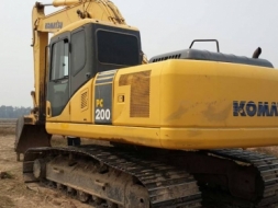 ขายแบคโค KOMATSU PC200-7 เครื่องดี ช่วงล่างดี ไม่เยิ้ม โซ๋ดี บูฒอาร์มดีสวยไม่โหลด คอลโซลภายในครบสวย