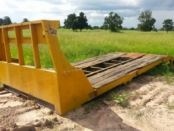 ขายหางเทรลเลอร์ขึ้นแบคโค200 เหล็กดี หางใหญ่ พร้อมใช้งน  53000