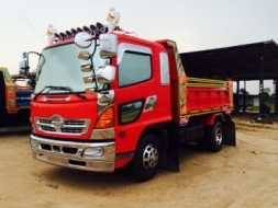 ชายรถ6ล้อดั้ม