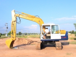 ขายรถแม็คโคเก่านอก KOMATSU 120-5 คอนโทรลสั้น ยังไม่เคยใช้งานในไทย