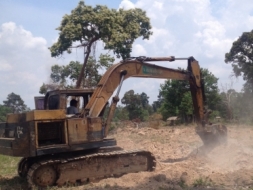 ขายแม็คโคร KOMATSU 120 HT สภาพพร้อมใช้งาน เครื่องดีปั้มพึ่งเปลี่ยนใหม่ โซ่ช่วงล่างดี เอวแน่นทำงานไม่