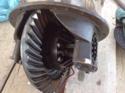 ขายเฟืองท้ายลูกกลาง11:39 พร้อมเพลากลางติดมากับรถเดก้า195 นอกแท้