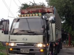 ขายรถ 12 ล้อหน่อยคับ