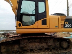 KOMATSU PC 200-8