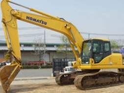 ขาย KOMATSU PC200-7 ชั่วโมงใช้น้อย สภาพสวย