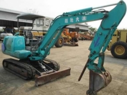 SALE___รถขุด แบคโฮ KOMATSU PC30-7E (เครื่องดำ) เก่านอก จากJanpan มาพร้อมหัวกระแทก แท้ๆ สภาพเดิมๆ สวย