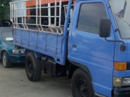 รถสี่ล้อกลาง isuzu &nbsp;NKR &nbsp;เครื่อง 4JB1 เพลาลอย แอร์ พวงมาลัย เพาเวอร์ รถพร้อมใช้เอกสารพร้อม