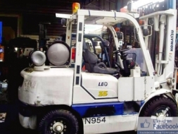 (รหัสสินค้าTHC1234) รถยกยี่ห้อKOMATSU รุ่น FG35NT-7 ขนาด 3.5 TON เกียร์ AUTO ระบบ GAS/LPG ยกสูง 3.5