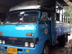 ขายรถ6ล้อ หลังคากระจก ISUZU100แรงฝาดำ แชชซีสวย เครื่องดี ยางดี สภาพพร้อมวิ่งโดยสาร พื้นดี หลังคาสวย