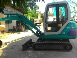 ขายด่วน KOMATSU PC30-7E  เก่าญี่ปุ่น   มีเก๋งพร้อม  ชั่วโมงน้อย    สภาพสวยมากๆๆ   โทร   098-7214459