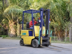 ขายFORKLIFT KOMATSU (0.7ตัน)(เสาสูง3เมตร)สวยเดิมจากญี่ปุ่น ยังไม่เคยใช้ในไทย ขนย้ายง่าย 89,000เท่านั