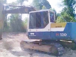 KOMATSU PC 120-5 เครื่องยนต์เดิมๆปั๊มเดิมแรงดีทำงานเร็วไม่โหลดครับ ภายในห้องเก๋งคอนโทรลยาว ใช้งานได้