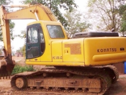 KOMATSU PC 200-6 Serial 87018 รถสวยสภาพดีมากครับพร้อมทำงานได้เลย เครื่องยนต์โคมัตซุเดิมๆแน่นแรงดีไม่