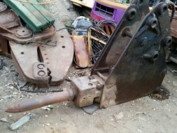 หัวเจาะ เบรคเกอร์ กระแทกปูน สำหรับรถขุด แบคโฮ PC 120 ขายถูก ตามสภาพ