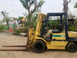 ขายรถยกKOMATSU FG25L 2.5 ตัน รุ่น11 เครื่องเบนซิน เสาสูง3เมตร ยางตัน สภาพพร้อมใช้ ติดต่อ 086-775-790