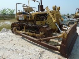 รถแทรกเตอร์ตีนตะขาบ CAT D4D