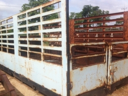 กระบะรถบรรทุก 10 ล้อ ไม่ดั้ม ขนาด 0.80 X 240 X5.60 เมตร