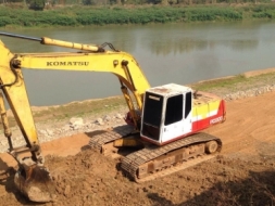 ขายรถแมคโค KOMATSU PC200-5 ไฟฟ้าเต็ม ทำงานดี สภาพสวย