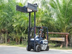 ขายFORKLIFT KOMATSU Fg10-15(1ตัน)งาหนีบ สวยเดิมจากญี่ปุ่น ยังไม่เคยใช้ในไทย 125,000เท่านั้น!!