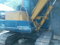 ขายแม็คโคร KOMATSU PC,60~5 สภาพพร้อมใช้งาน เครื่องปั้มดีเยี่ยมเอวแน่น เดินเบาฉีกเลี้ยวได้สบายครับ เอ