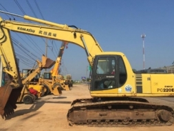 ขายรถแบคโฮ KOMATSU PC220-6 ระบบไฟฟ้าเต็ม สภาพสวยพร้อมใช้ นำเข้าจากญี่ปุ่น มีVDOการทำงานให้ชม