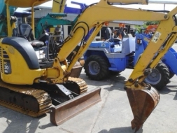 ขายรถขุด แบคโฮ KOMATSU รุ่น PC30MR-2