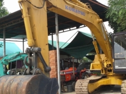 ขายรถแบคโฮ    KOMATSU  PC  150 LC- 3W  เก่านอกรถพร้อมใช้งาน ปั้นนิ้ว คอลโทรสั้น ปั้นแรง  เครื่องดี เ