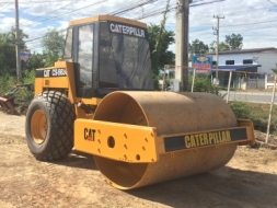 ขายรถบดถนน CATERPILLAR CS563C ตู้เก๋ง 950000 บาท