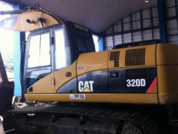 ขาย CAT 320 D สภาพสวยพร้อมใช้ ราคาต่อรองได้ ติดต่อได้ที่คุณ อ๊อฟ พิจิตร 086-737-9991